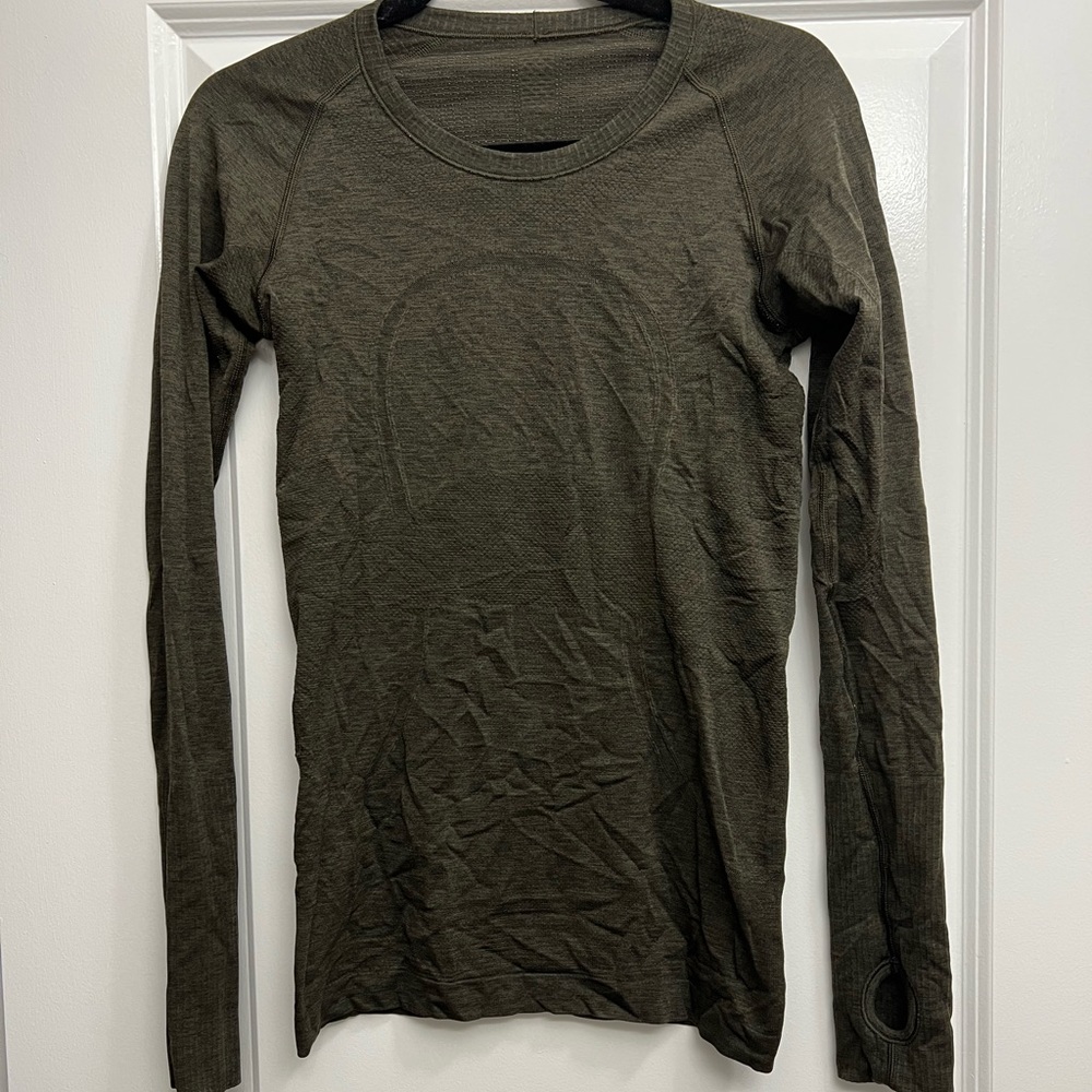 Lululemon long sleeve top size 6